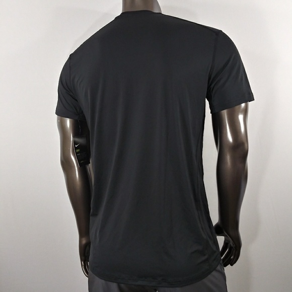 Nike DRI-FIT Workout top. - Picture 4 of 6